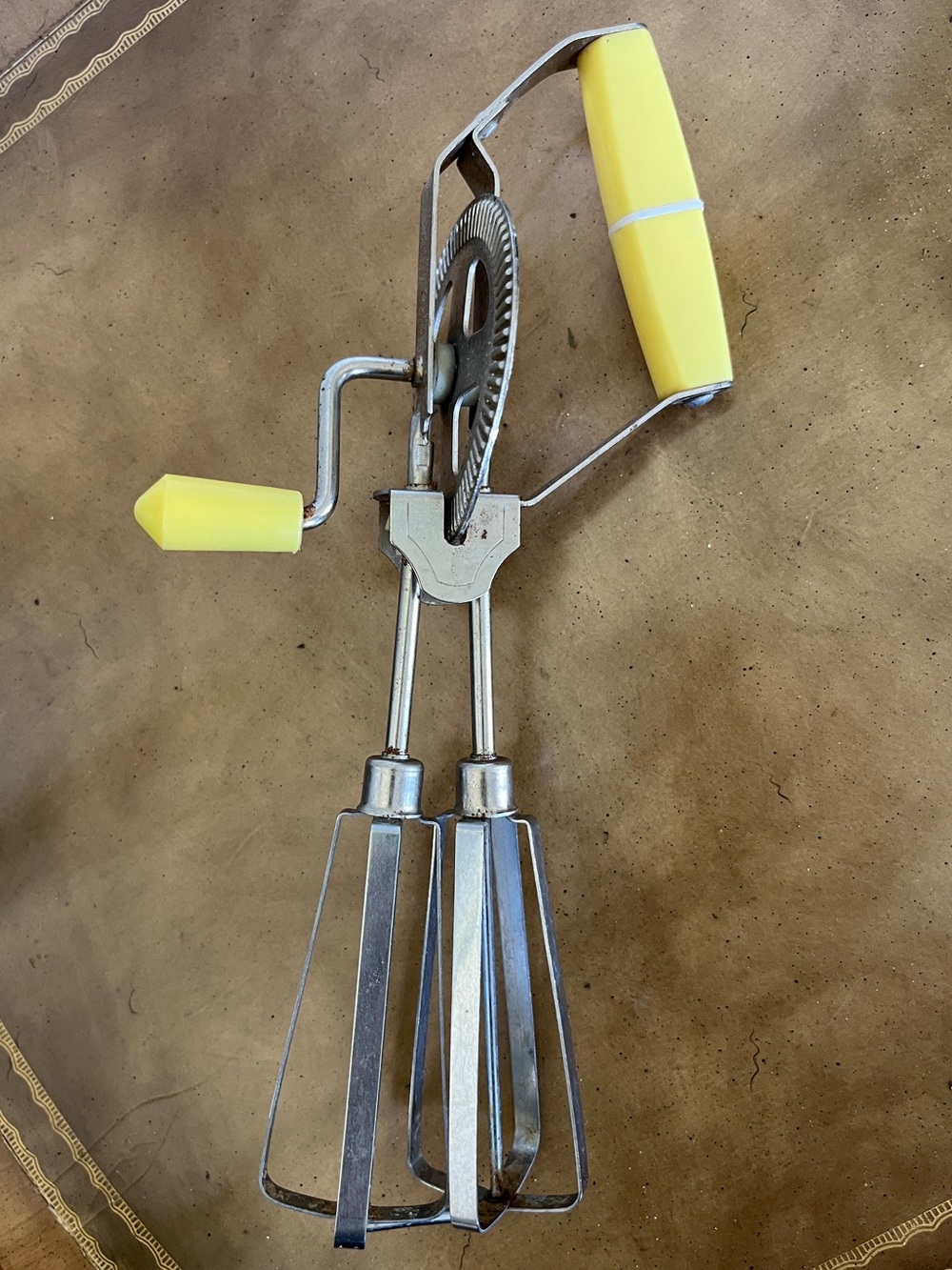 Vintage Maynard Hand Crank Egg Beater Mixer Yellow Handles Mid Century Retro